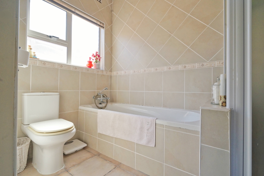 5 Bedroom Property for Sale in Seavale Eastern Cape